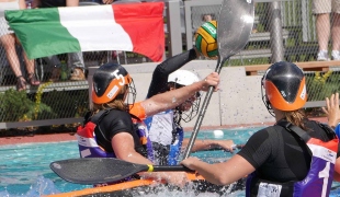 netherlands women hacking against italy icf canoe polo world games 2017