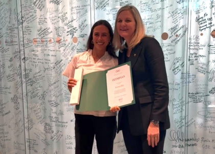 Noemie Fox with IOC President Kirsty Coventry at the Olympic House 