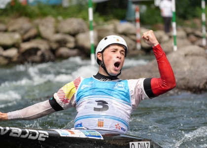 Oier Diaz Spain canoe slalom junior Foix 2025 celebrate