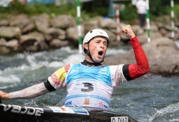 Oier Diaz Spain canoe slalom junior Foix 2025 celebrate