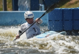 Czech star Tereza Kneblova struck gold on the opening day in Krakow Tereza Kneblova Czechia kayak cross krakow 2026