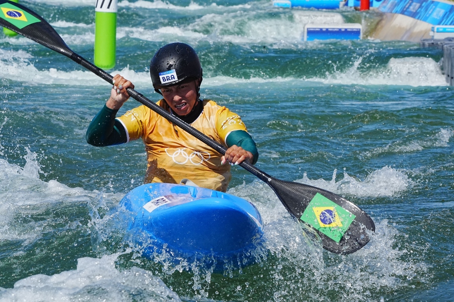 Ana Satila Paris 2024 kayak cross Brazil