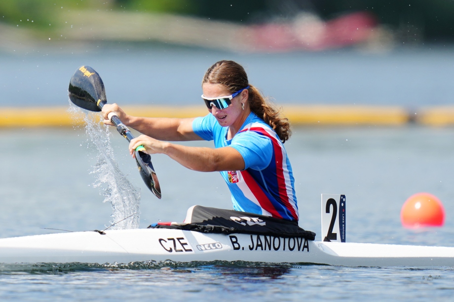 Janotova powers to victory despite not having own boat Barbora Janotova Halifax