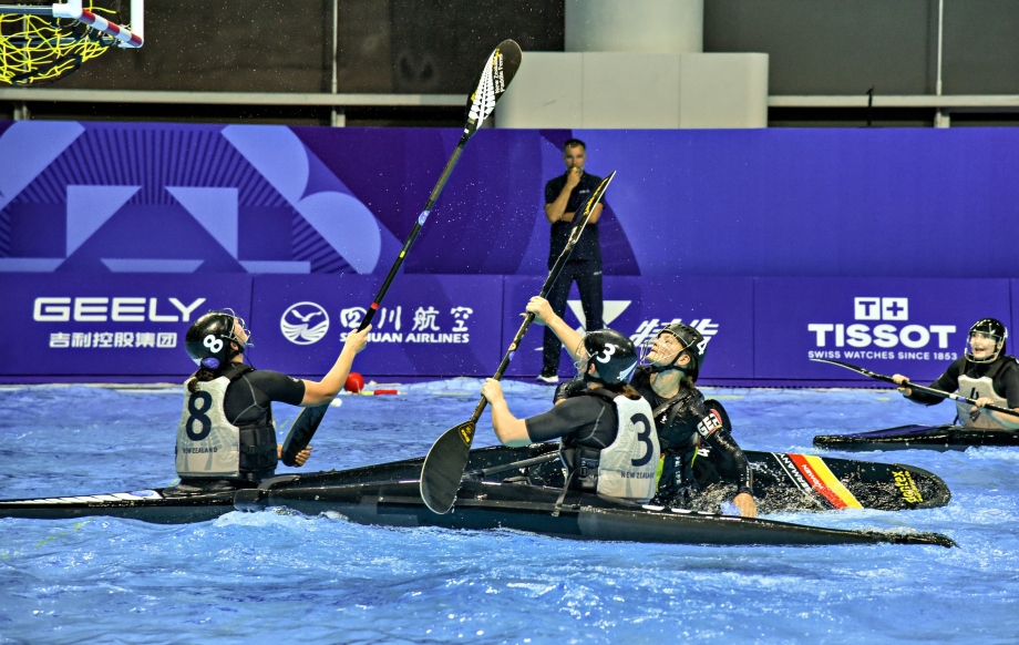 The German women's team dominated New Zealand in the final