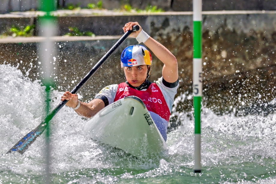 Jessica Fox fires to back-to-back gold after return to racing Jessica Fox gold