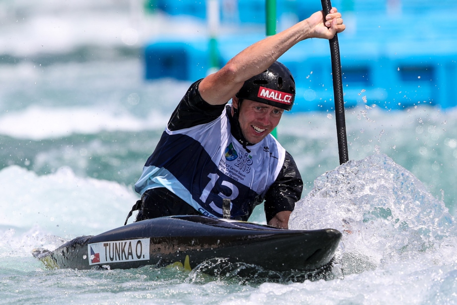 Fox closes in on yet another moment in canoe slalom history | ICF ...