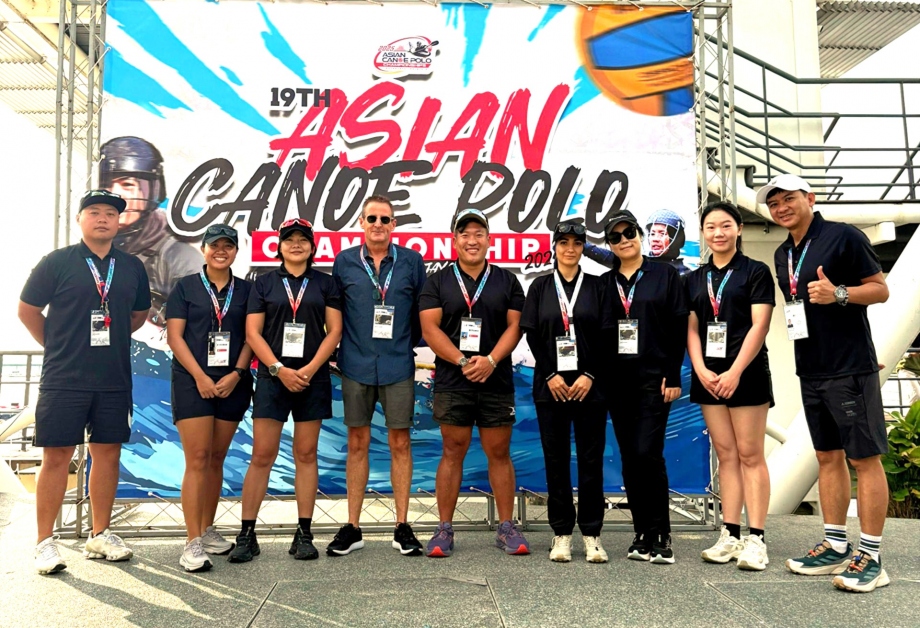 Five women and four men attended the referee course in Malaysia 